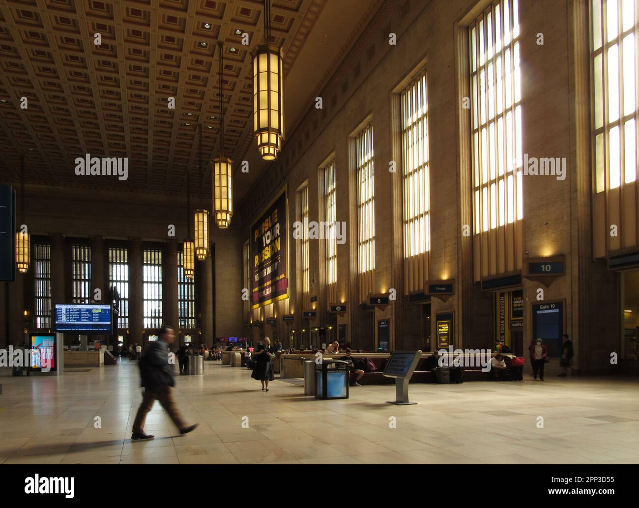Passagiere warten an der William H. Gray III 30. Street Station in Philadelphia, PA. Stockfoto