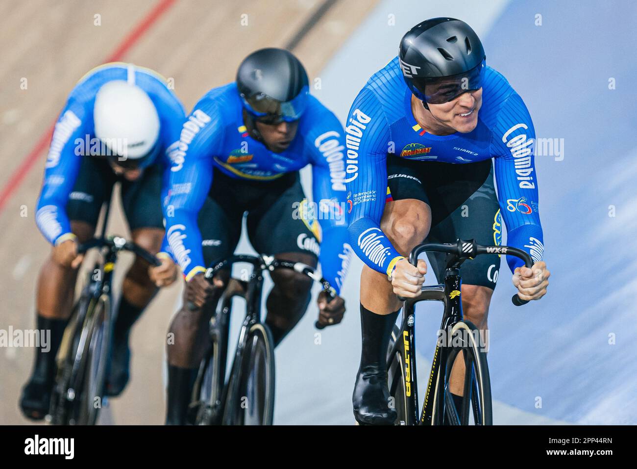 Ontario, Kanada. 21. April 2023. Foto von Alex Whitehead/SWpix.com - 21/04/2023 - Radfahren - Tissot UCI Track Nations Cup, Runde 3: Milton - Mattamy National Cycling Centre, Ontario, Kanada - Men's Team Sprint Qualifying - Santiago Ramirez Morales, Ruben Dario Murillo Minota, Kevin Santiago Quintero Chavarro Live Pix/Alamy News Stockfoto