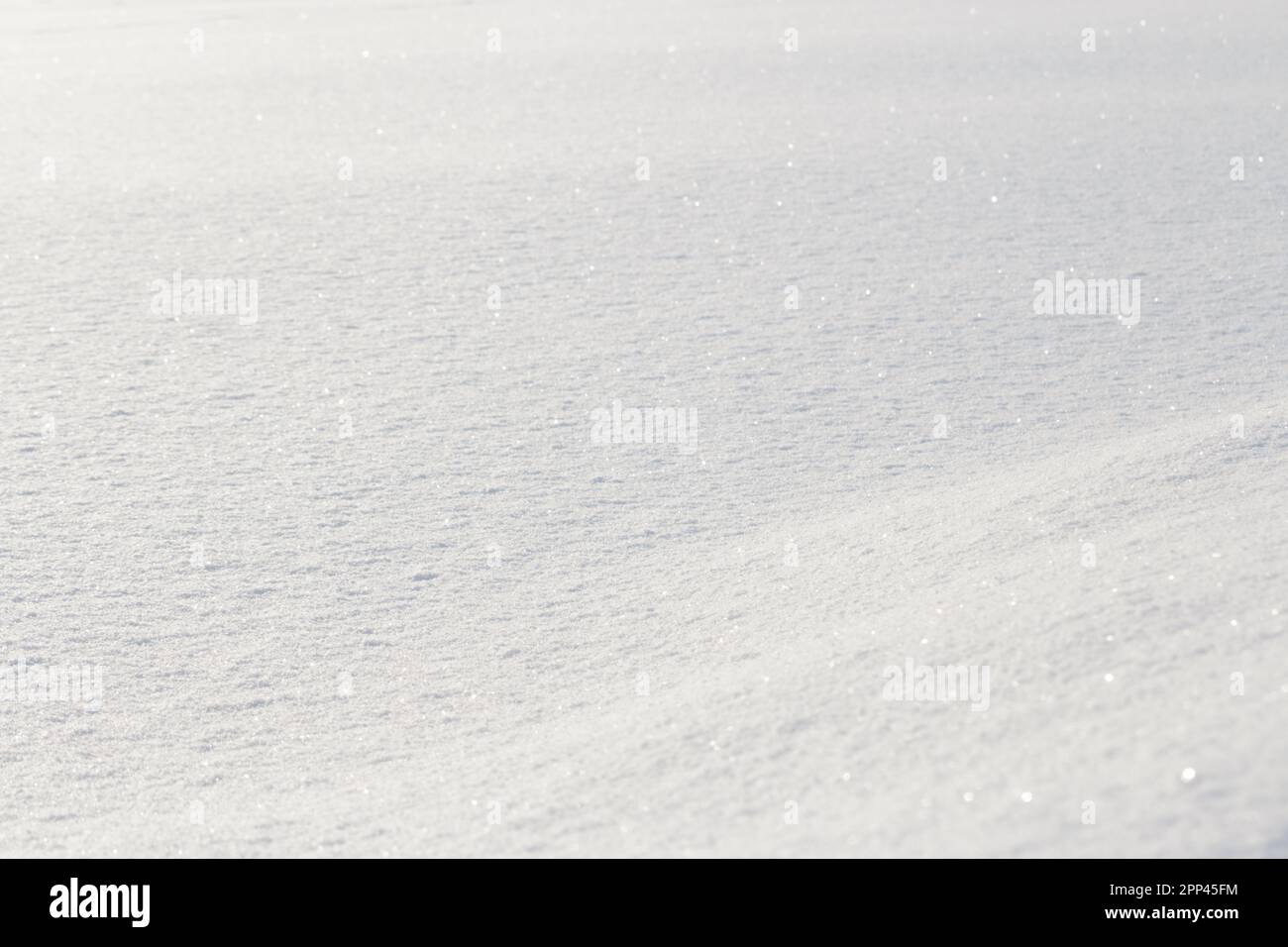 Vollformat reinweißer, frischer, glitzernder Schnee Stockfoto