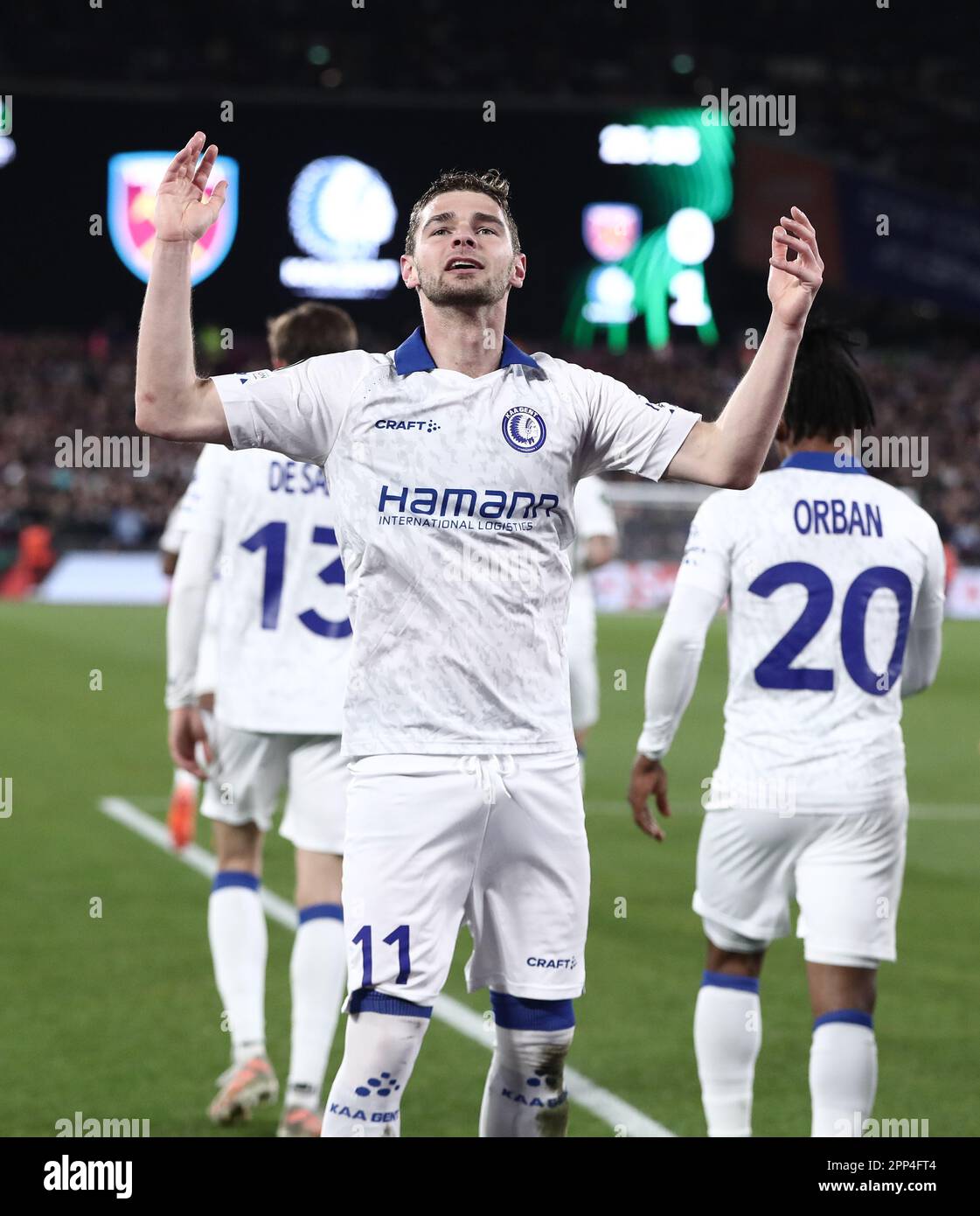 Hugo Cuypers von KAA Gent feiert das Eröffnungstor beim Fußballspiel West Ham United gegen KAA Gent, UEFA Europa Conference League, Quarter Stockfoto