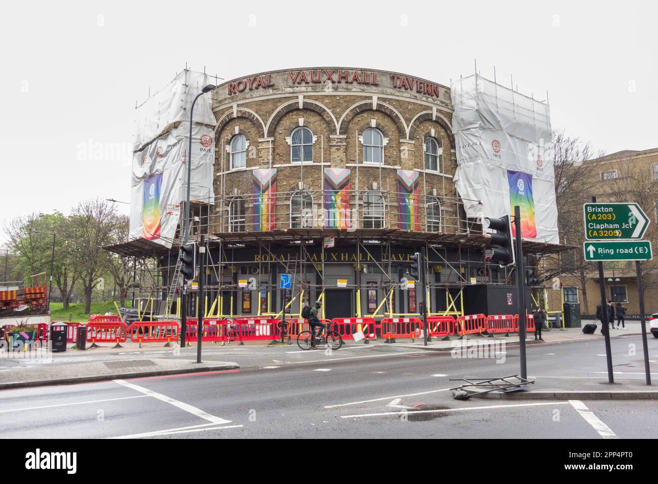 Gerüste um das Äußere des berühmten LBGTQ Pub The Royal Vauxhall Tavern in Lambeth, London, SE1, England, Großbritannien Stockfoto