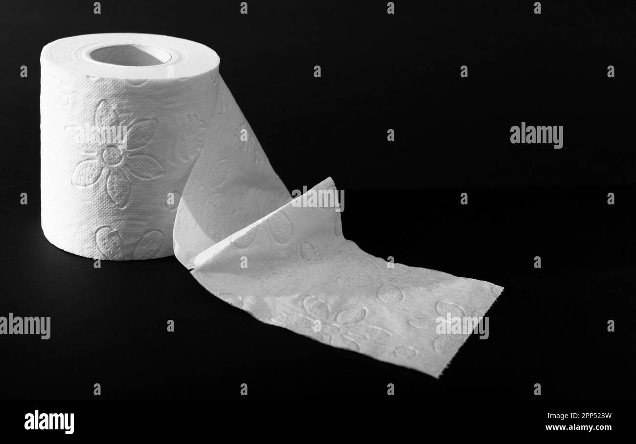 Hochwinklige Toilettenpapierrolle Stockfoto
