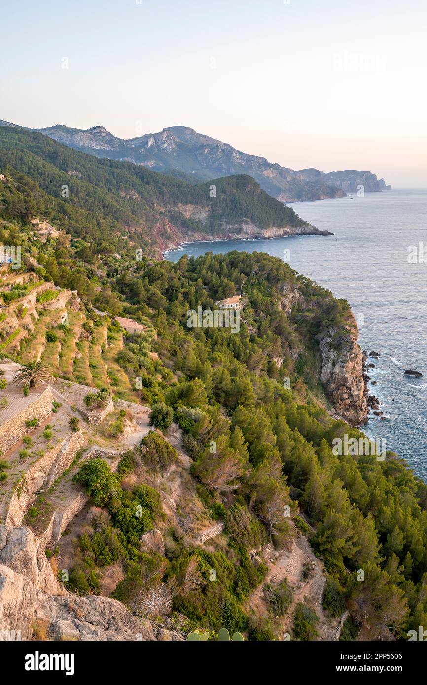 Blick auf Torre des Verger, Küste, Meerblick, Banyalbufar, Mallorca, Balearen, Spanien Stockfoto