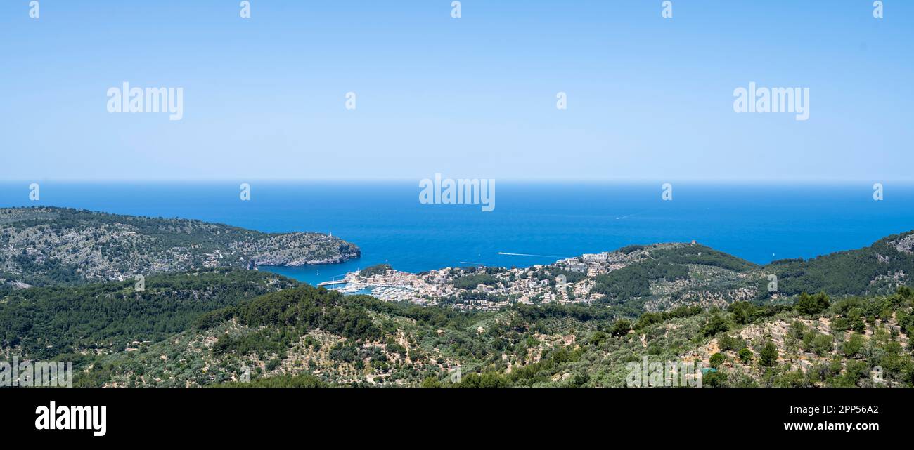 Blick auf die Küstenstadt Port de Soller, Mallorca, Balearen, Spanien Stockfoto