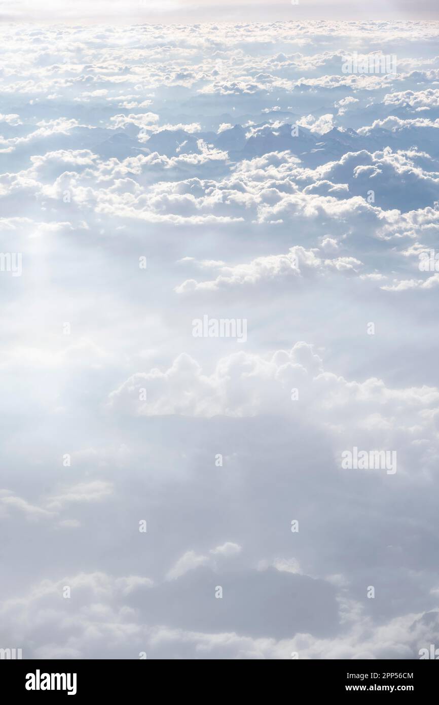Dichte Wolkendecke, Flugschuss, Wetter Stockfoto