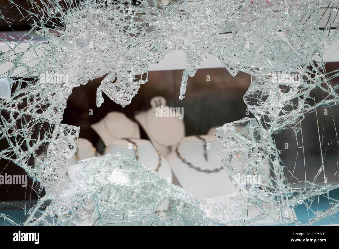 Pane Einbruch Juwelendiebstahl Stockfoto