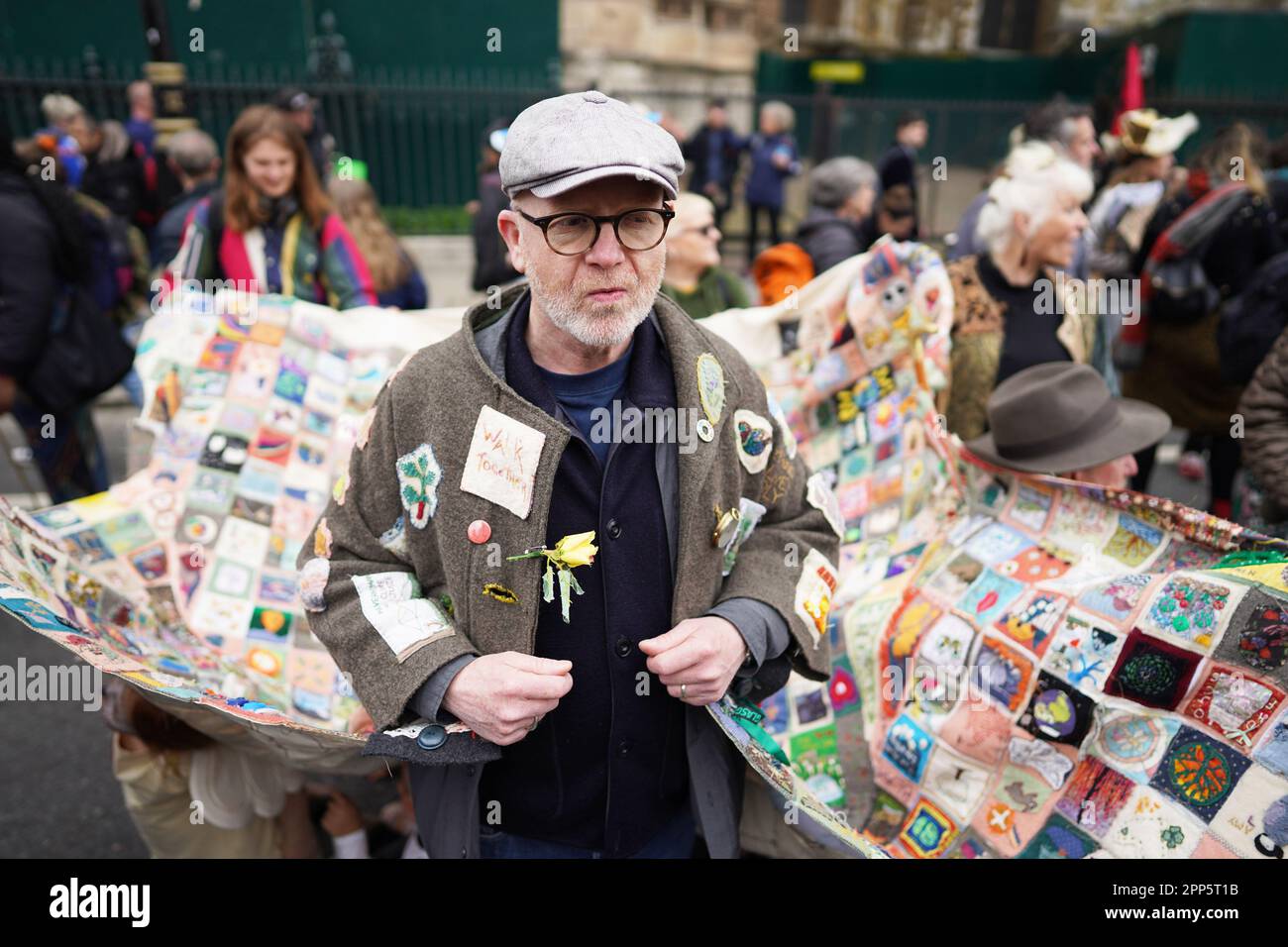 Die Demonstranten der Aussterbenden Rebellion nehmen an einer Kundgebung in London Teil, an dem zweiten Tag der viertägigen Aktion der Umweltaktionsgruppe, die sie "der große" genannt haben. Foto: Samstag, 22. April 2023. Stockfoto