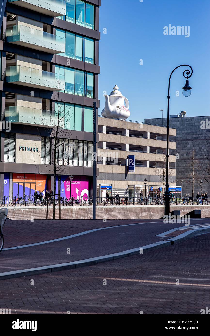 02. April 2023, Utrecht, Niederlande, Moderne Bürogebäude In Der Nähe Des Utrecht Centraal Bahnhofs Stockfoto