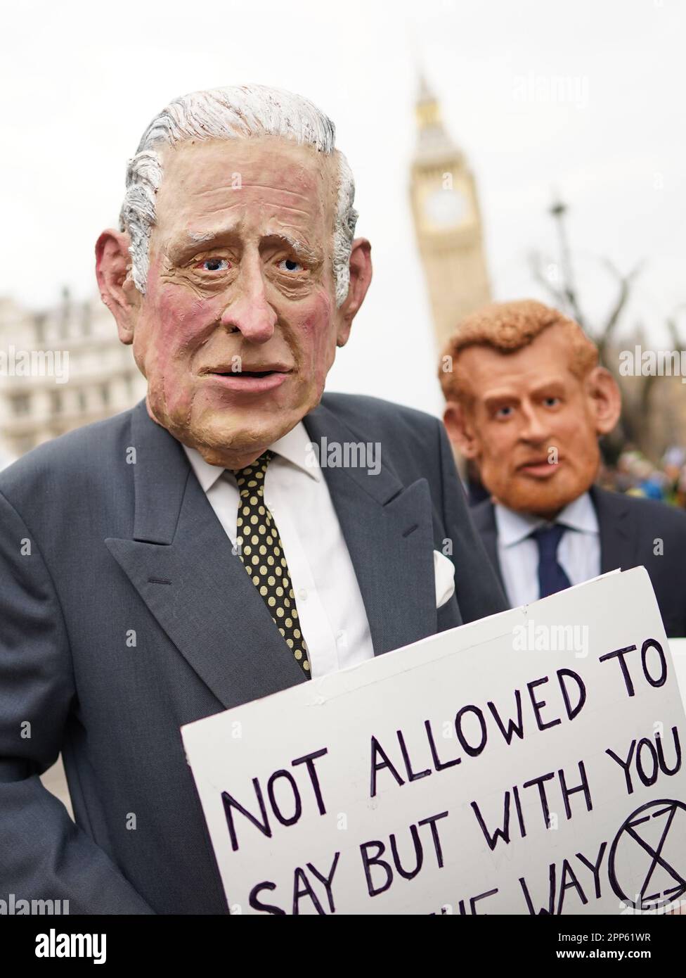 Die Demonstranten der Aussterbenden Rebellion nehmen an einer Kundgebung in London Teil, an dem zweiten Tag der viertägigen Aktion der Umweltaktionsgruppe, die sie "der große" genannt haben. Foto: Samstag, 22. April 2023. Stockfoto