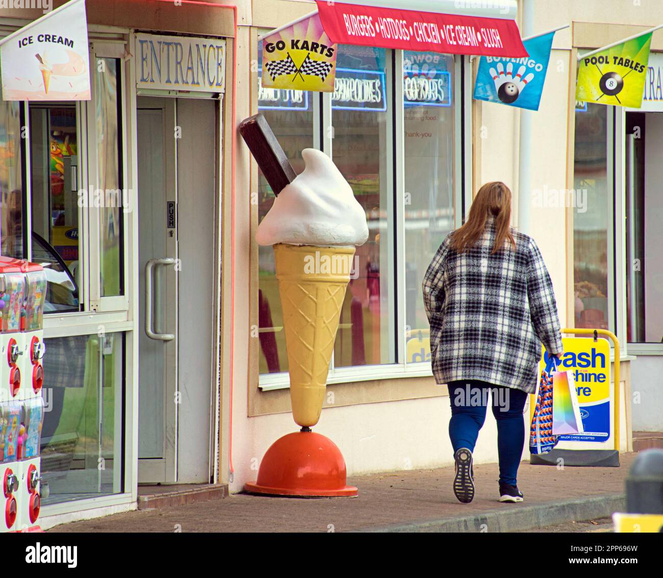 Ayr, Scotland, UK 22. , April 2023. Wetter in Großbritannien: Der sonnige Strand von Ayr begann in der Sommersaison. Credit Gerard Ferry/Alamy Live News Stockfoto