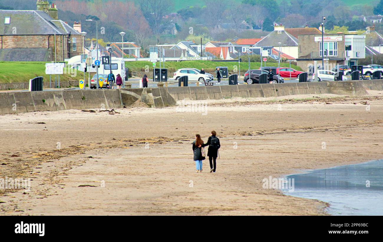 Ayr, Scotland, UK 22. , April 2023. Wetter in Großbritannien: Der sonnige Strand von Ayr begann in der Sommersaison. Credit Gerard Ferry/Alamy Live News Stockfoto