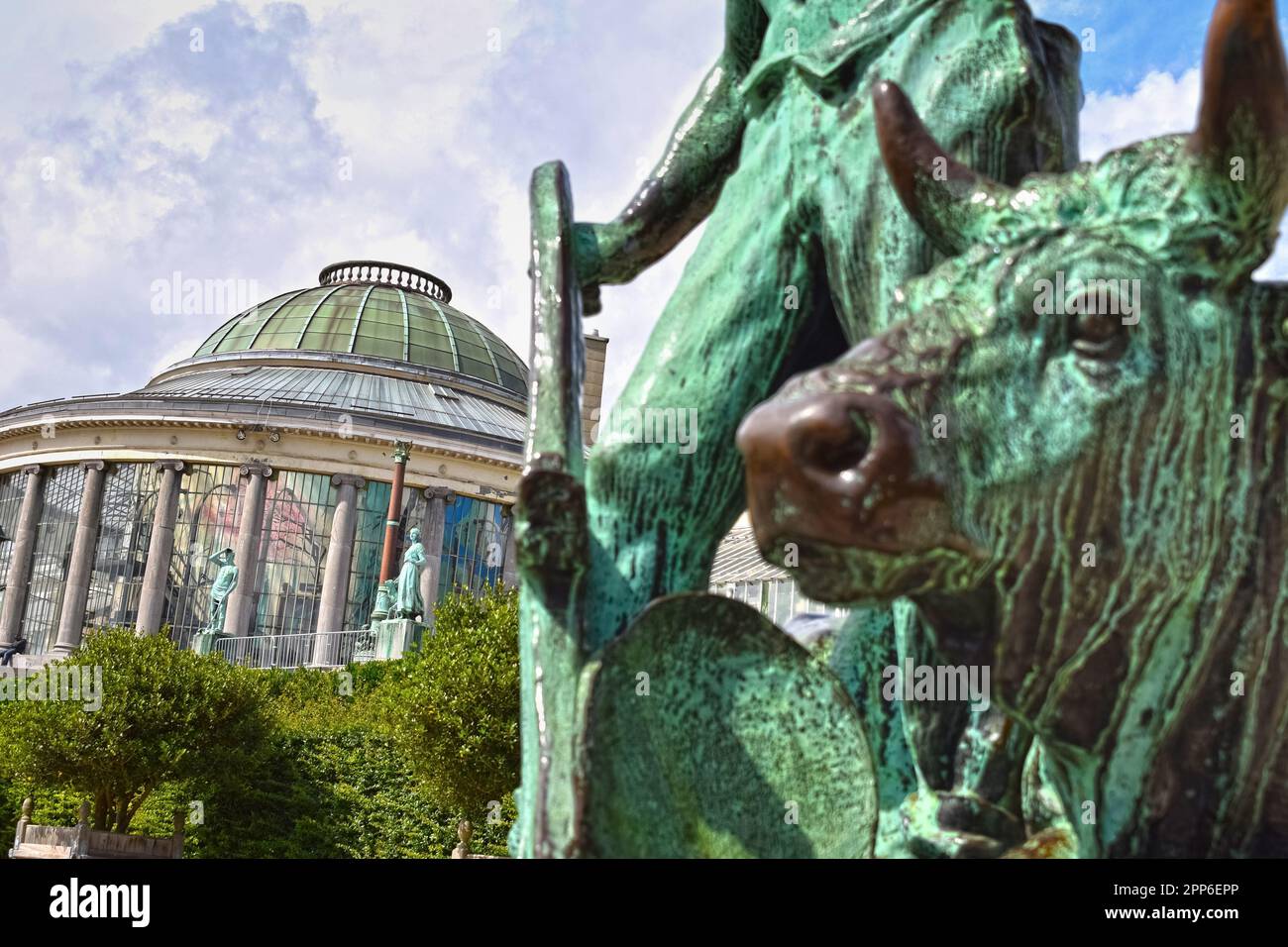 Brüssel, Belgien - 3. JANUAR 2016: der Botanische Garten mit seinen alten Skulpturen und rotunde ist offen für die Öffentlichkeit ganzjährig. Stockfoto