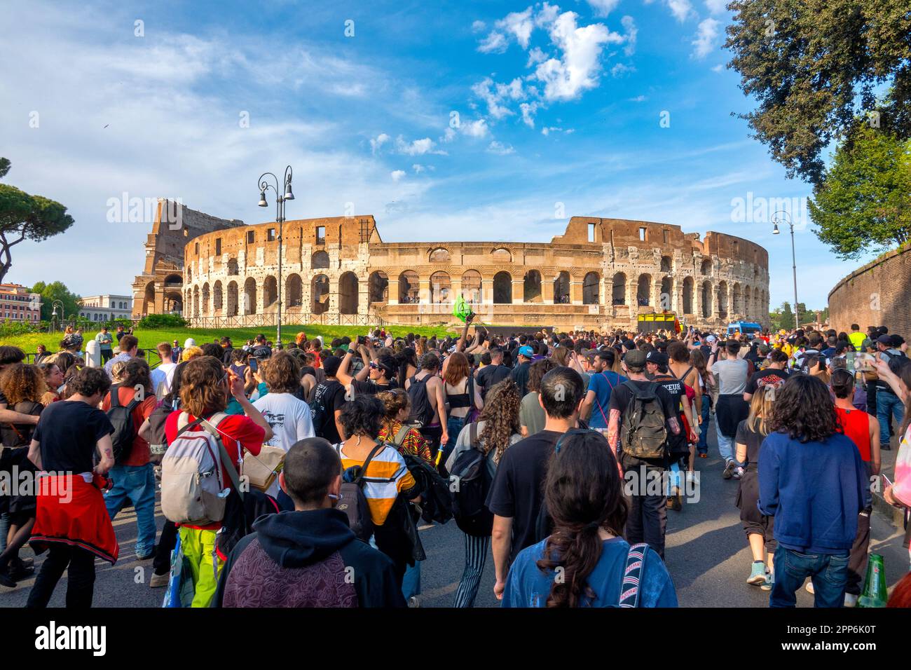 Rom, Italien, 22 04 2023 - "Ultima Generazione" Protest am Tag der Erde gegen "die Untätigkeit der Regierung gegen den Klimawandel und die Unterdrückung aller Formen" Stockfoto