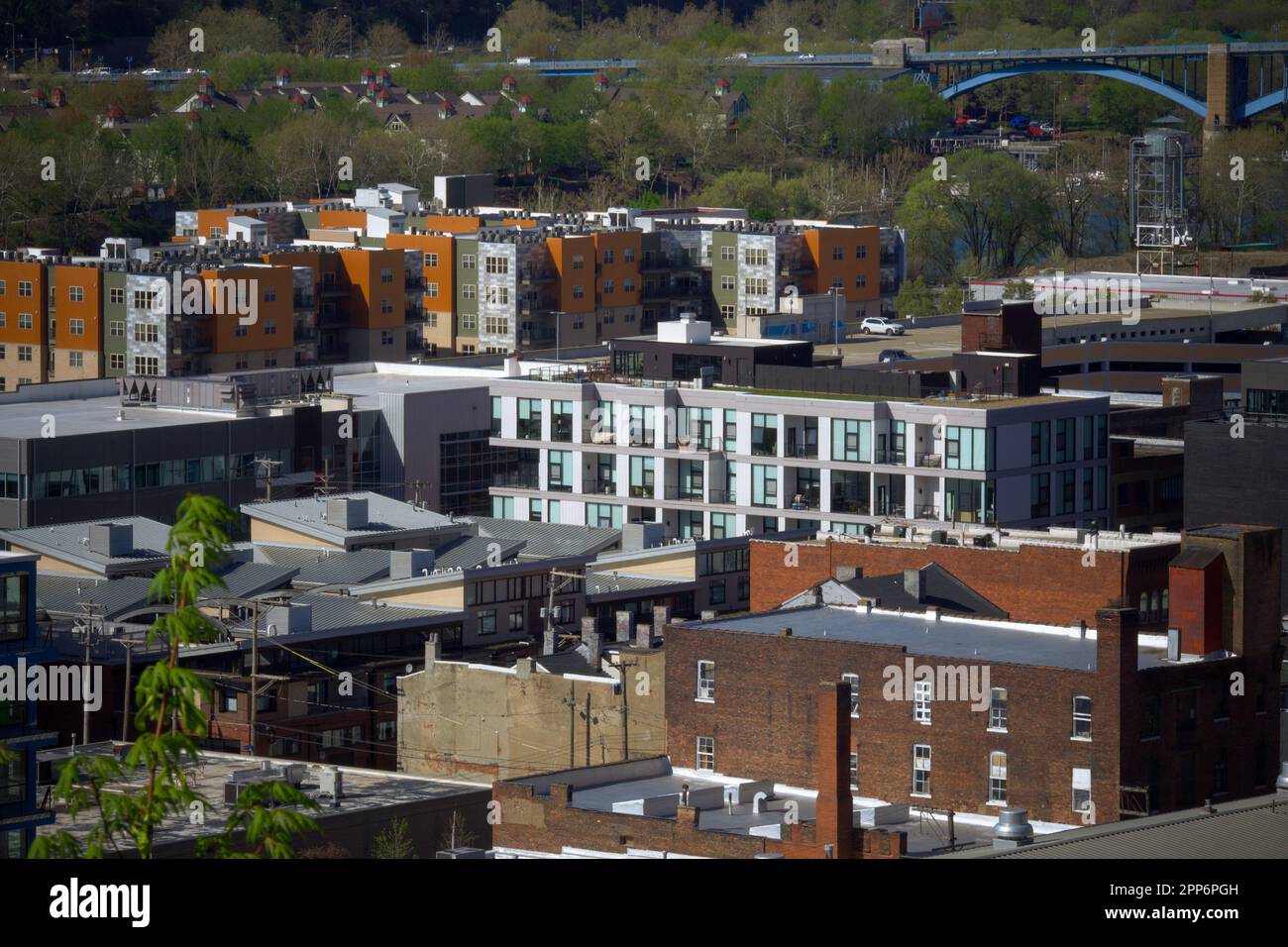 Eine Mischung aus modernen und alten Gebäuden in Pittsburgh, Pennsylvania. Stockfoto