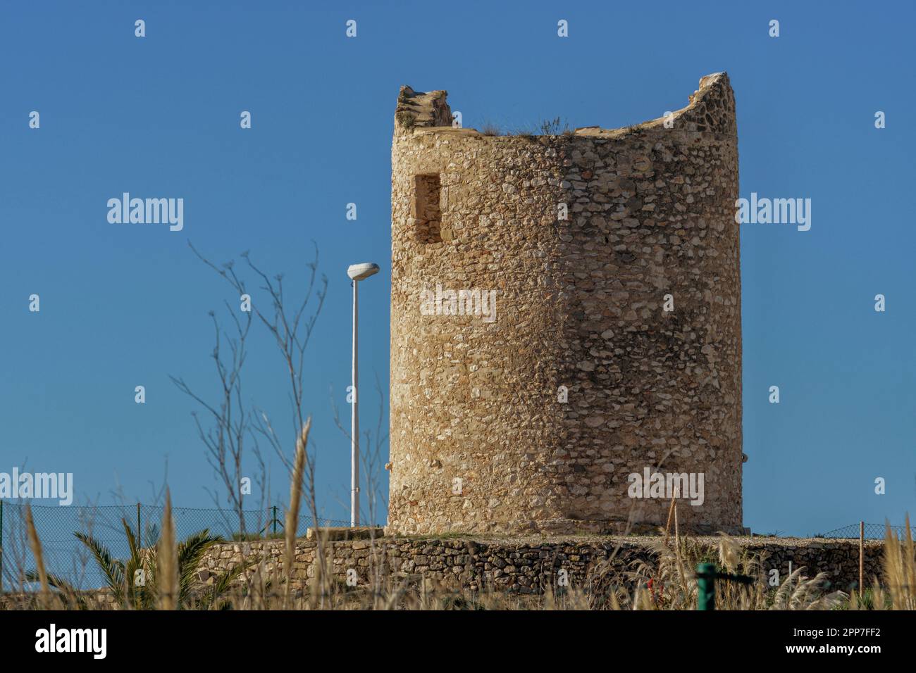 Molino del Morelló, historischer Ort von Interesse an der Promenade von Playa de Bol, Gemeinde Calp, (Calpe), Provinz Alicante, Spanien, Europa. Stockfoto