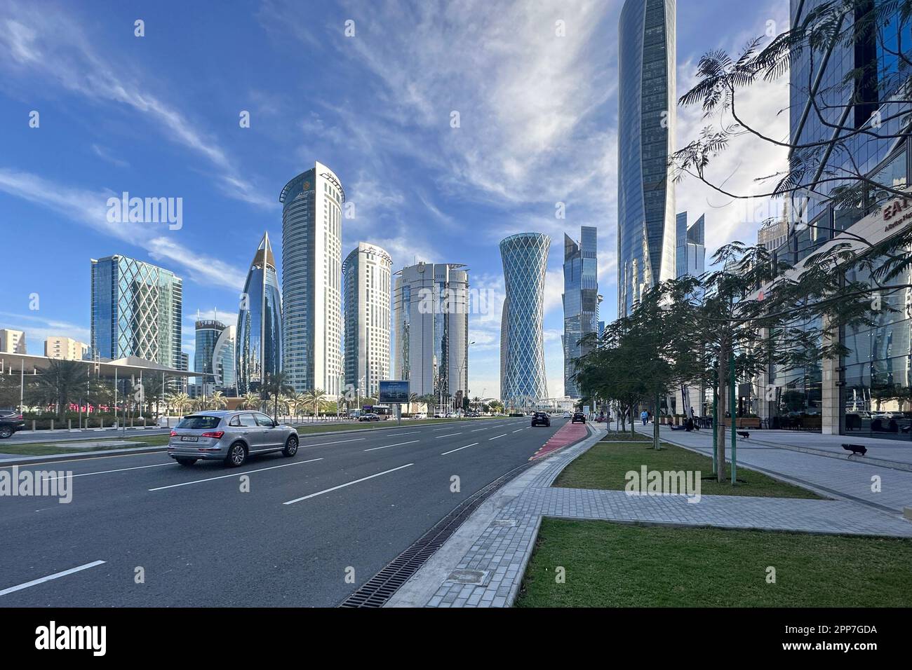 Gebäude der West Bay in Majlis Al Taawon St. Doha Katar. Geschäfts- und Finanzzentrum der Stadt Doha Stockfoto