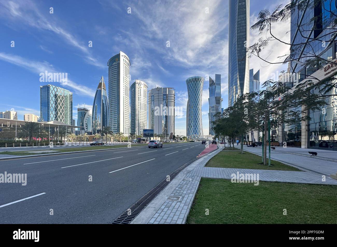 Gebäude der West Bay in Majlis Al Taawon St. Doha Katar. Geschäfts- und Finanzzentrum der Stadt Doha Stockfoto