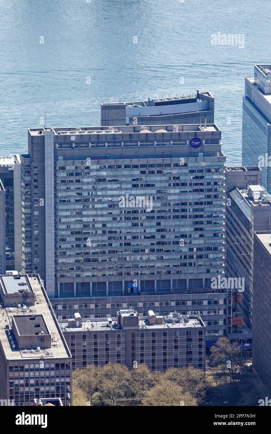 Das Skirball-Institut von NYU Langone Health ist eine medizinische Fakultät, aber die Haupthalle des Gebäudes dient als Lobby für den gesamten Krankenhauskomplex. Stockfoto