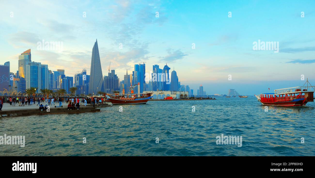 Eid al fitr 2023 Feiern und Feuerwerk in Doha corniche 22-04-2023 Doha Katar Stockfoto