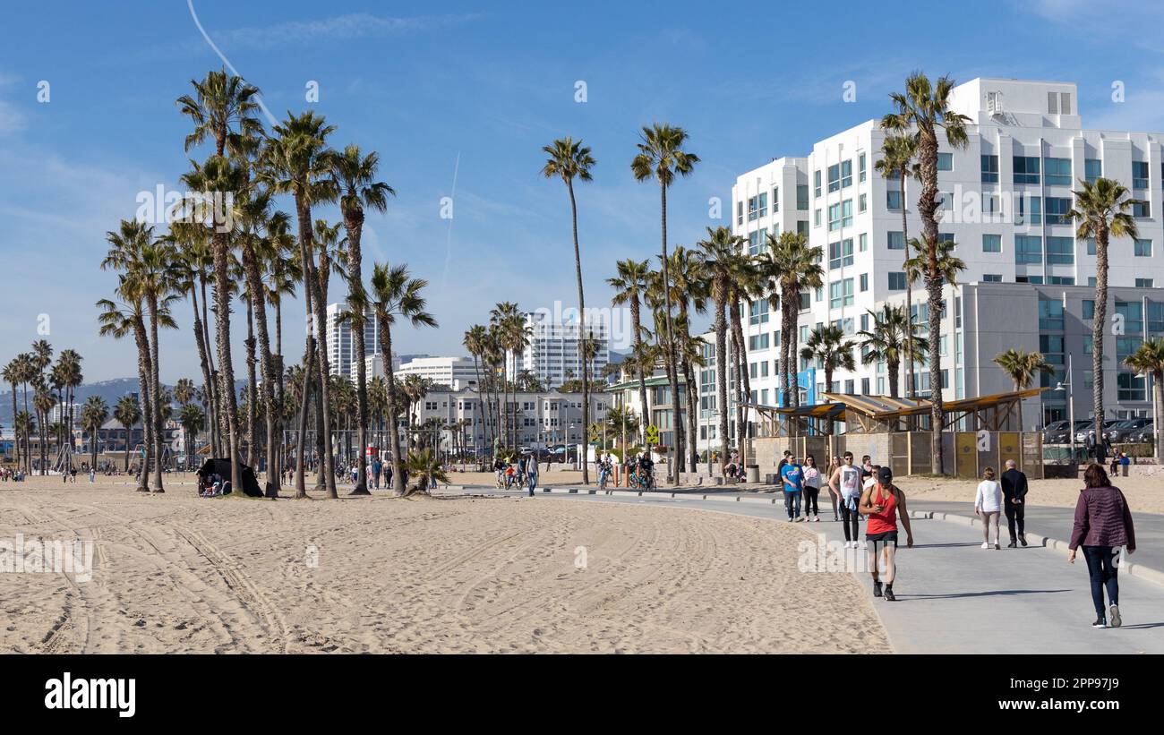 Der legendäre Strandspaziergang am Strand von Santa Monica in Kalifornien, USA, wurde am 5. 2023. Februar aufgenommen Stockfoto