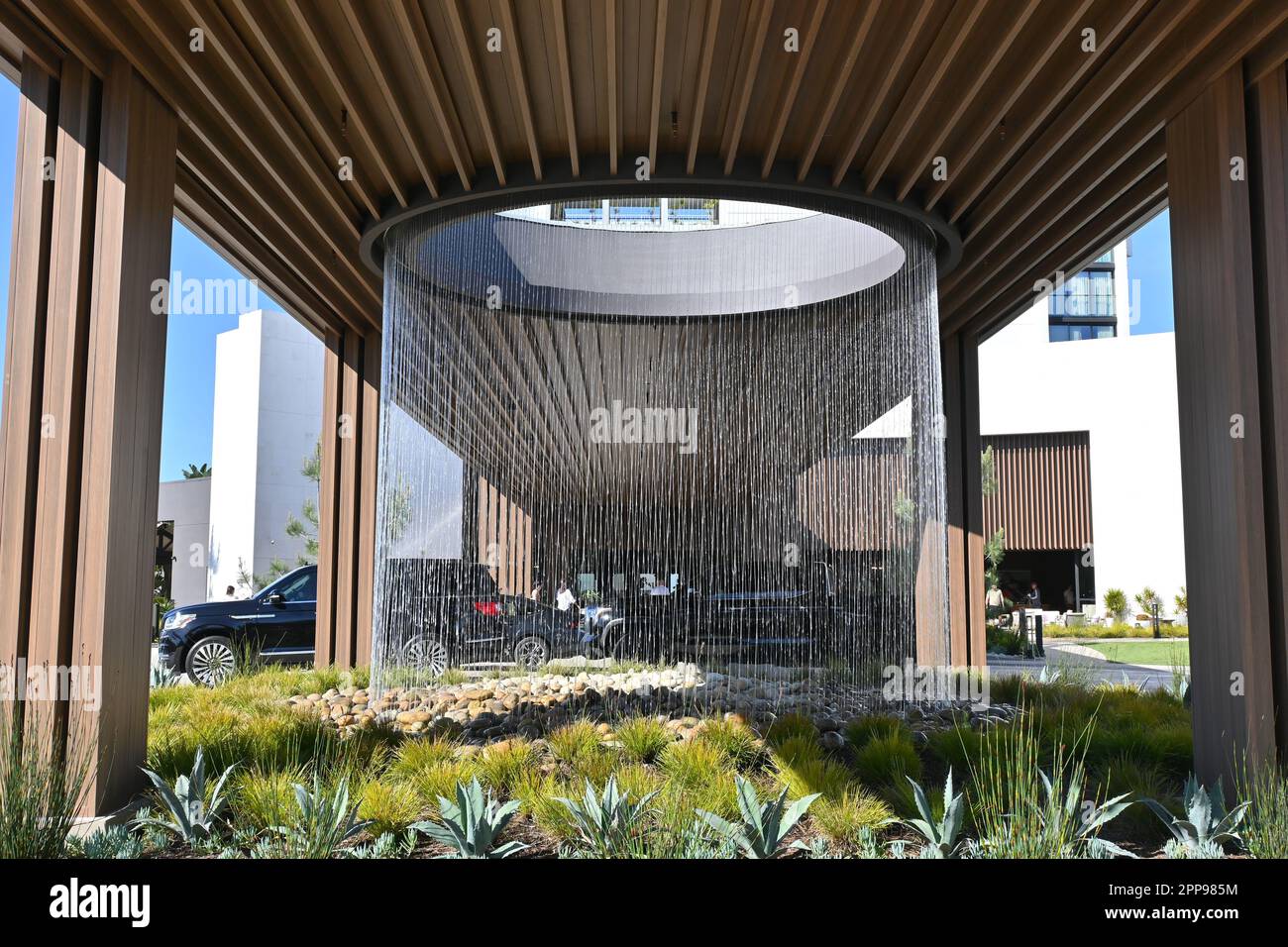NEWPORT BEACH, KALIFORNIEN - 22. April 2023: Oculus at VEA Newport Beach, A Marriott Resort and Spa, im Newport Center neben Fashion Island Stockfoto