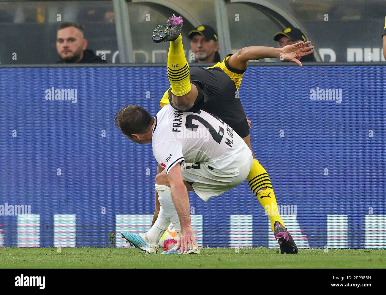 Dortmund, Deutschland. 22. April 2023. firo : 04/22/2023, Fußball, 1. Liga, 1. Bundesliga, Staffel 2022/2023, BVB, Borussia Dortmund - Eintracht Frankfurt 4: 0 Sebastien HALLER, BVB TOP gegen Mario GOTZE/dpa/Alamy Live News Stockfoto