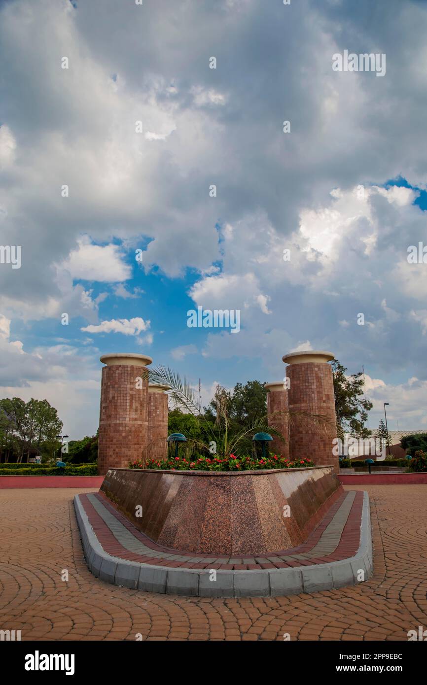 Islamabad Pakistan National Monument: Malerischer Blick auf vier Säulen an einem Tag mit sonnigem Blauen Himmel. Islamabad Country: Pakistan Monat: April Datum: 21. Jea Stockfoto