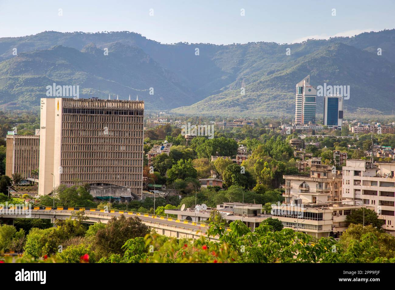 Pakistan Zarai Taraqiati Bank Ltd. Im Herzen von Islamabad, Pakistan Stadt: Islamabad Land: Pakistan Monat: April Datum: 21. Jahr: 2023 Stockfoto