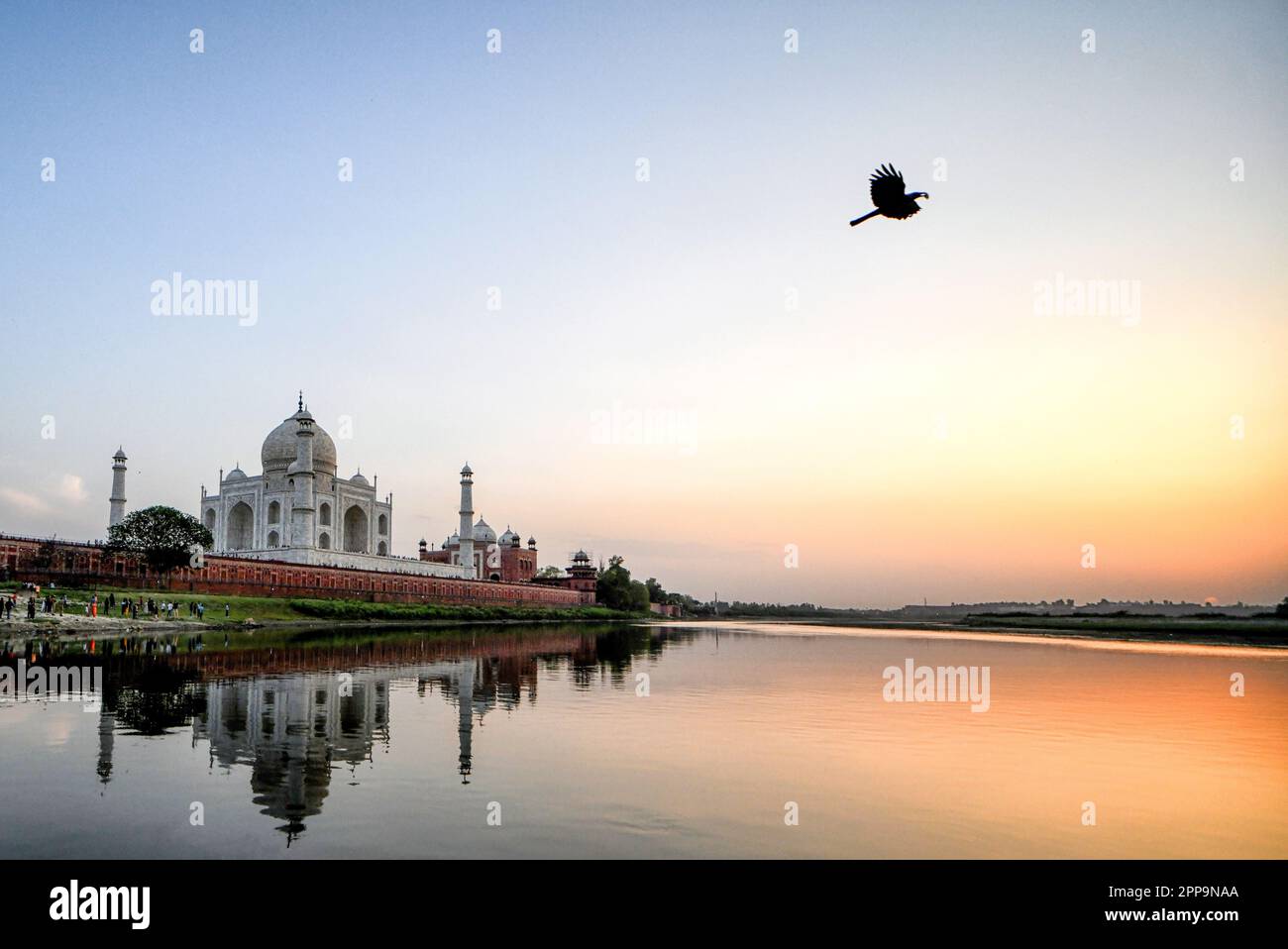 Agra, Indien. 22. April 2023. Blick auf den Sonnenuntergang in Tajmahal