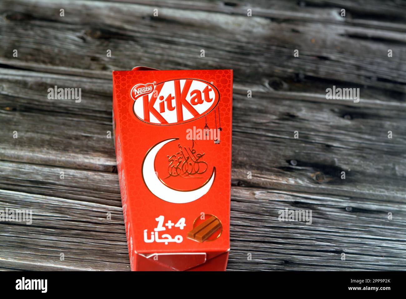 Kairo, Ägypten, April 9 2023: KitKat Schokolade überzogene Waffelbar-Konfektion von Rowntree's aus York, Großbritannien, und wird nun weltweit von Nestl hergestellt Stockfoto