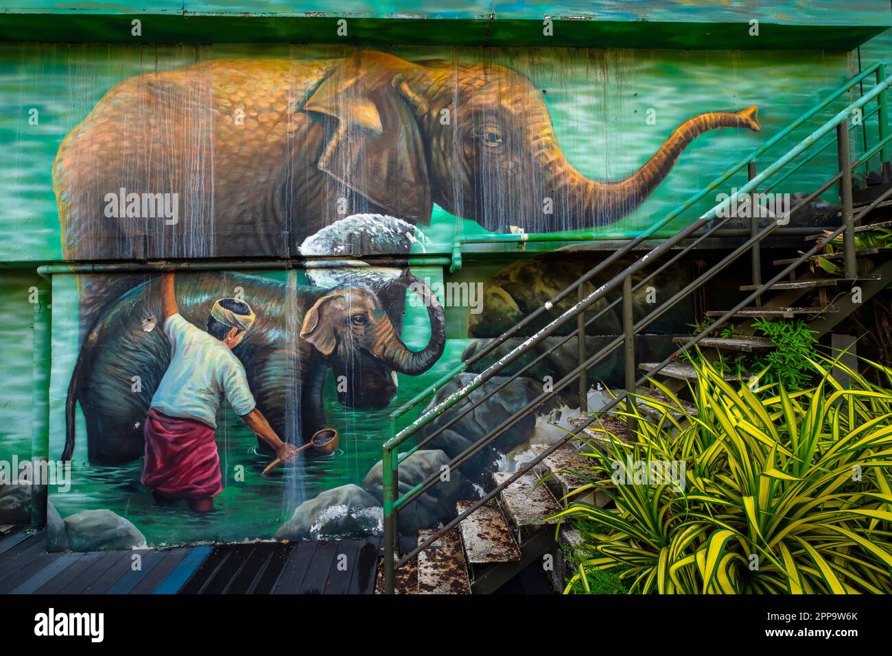 Wunderschöne malaysische Wandbilder von Jalan Mahkamah Persekutuan, Fluss Gombak, Ufer, Kuala Lumpur Altstadt, Malaysia. Stockfoto