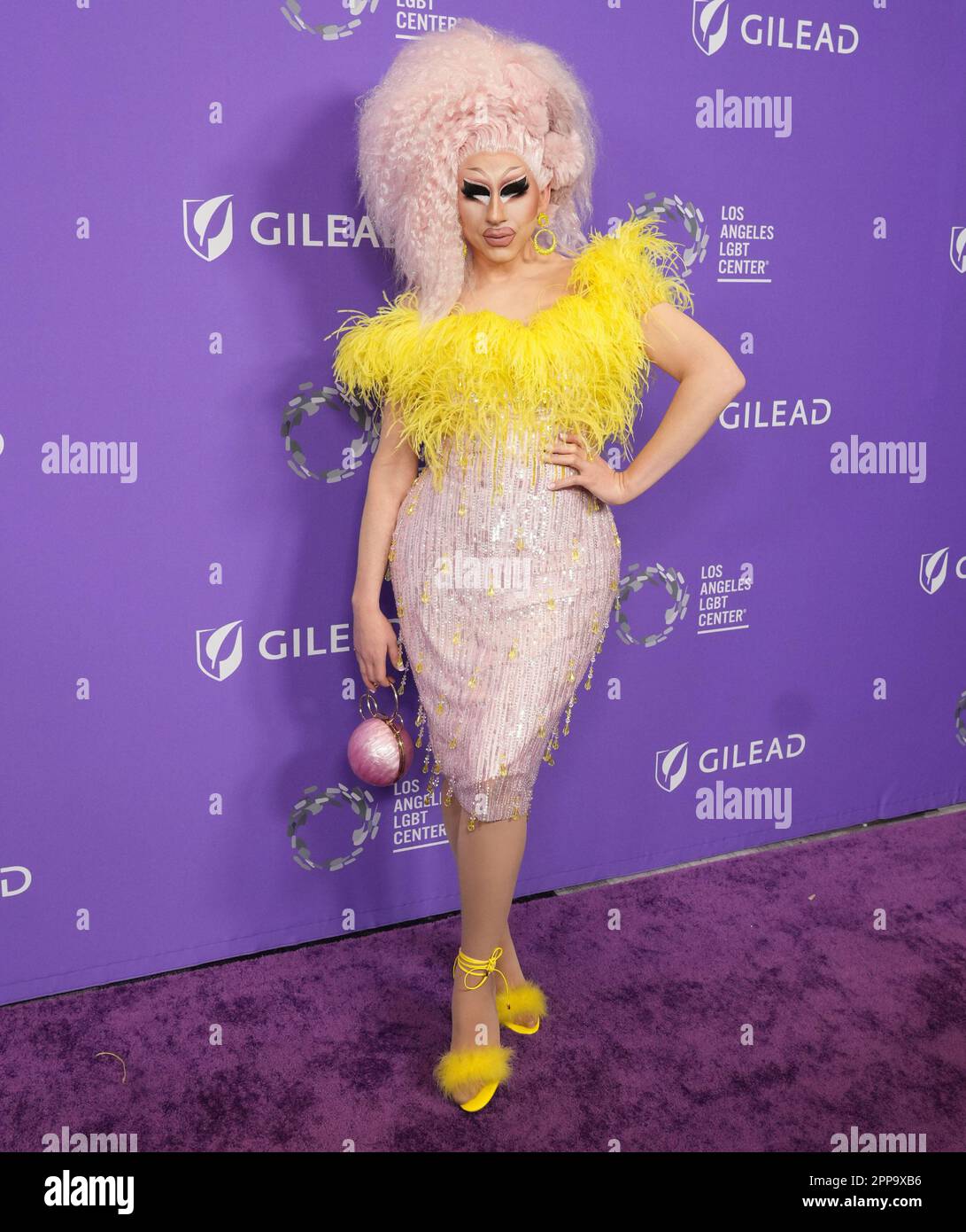 Los Angeles, USA. 22. April 2023. TRIXIE Mattel trifft am Samstag, den 22. April 2023, auf der Los Angeles LGBT Center Gala im Fairmont Century Plaza in Los Angeles, Kalifornien, ein. (Foto: Sthanlee B. Mirador/Sipa USA) Guthaben: SIPA USA/Alamy Live News Stockfoto