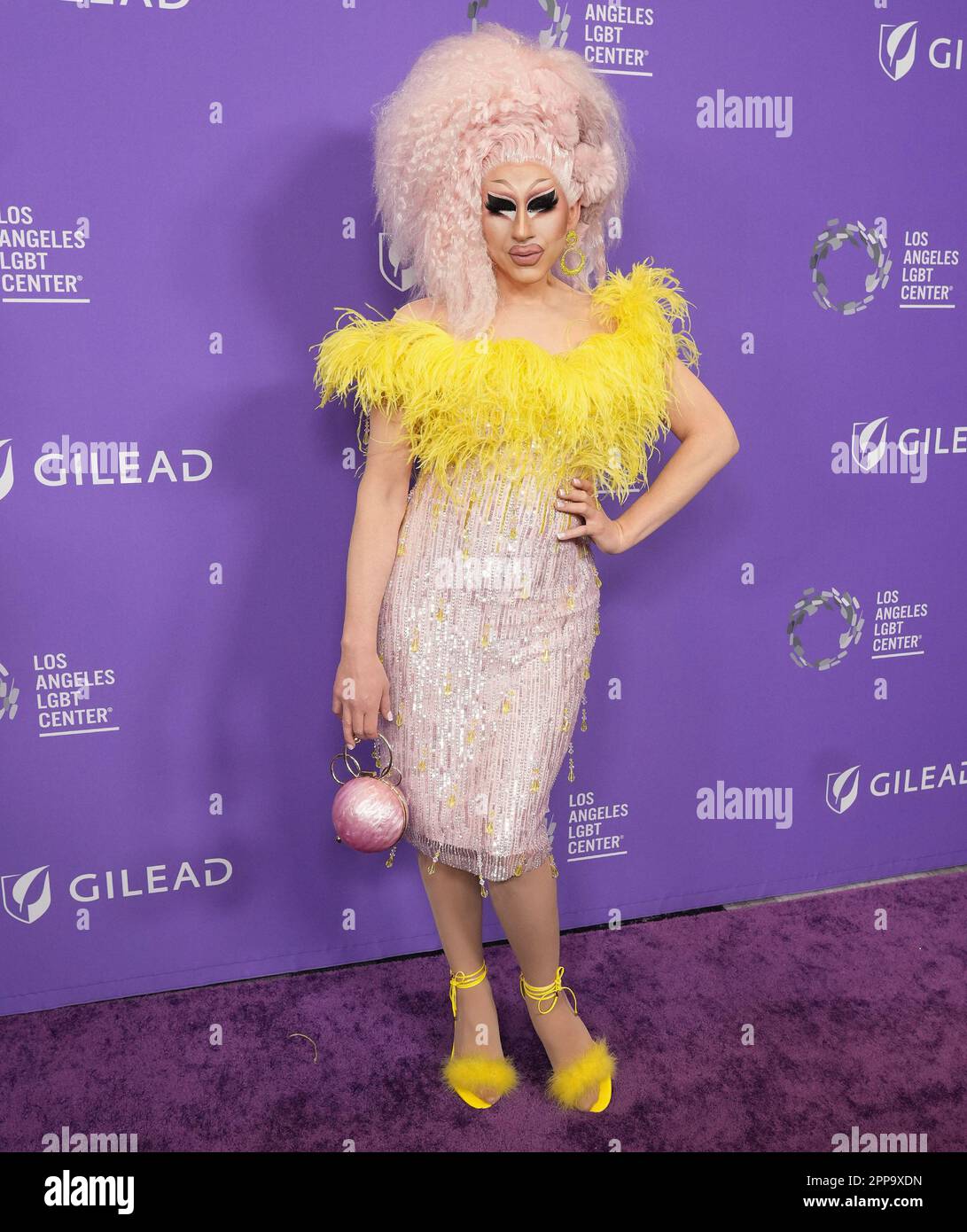 Los Angeles, USA. 22. April 2023. TRIXIE Mattel trifft am Samstag, den 22. April 2023, auf der Los Angeles LGBT Center Gala im Fairmont Century Plaza in Los Angeles, Kalifornien, ein. (Foto: Sthanlee B. Mirador/Sipa USA) Guthaben: SIPA USA/Alamy Live News Stockfoto
