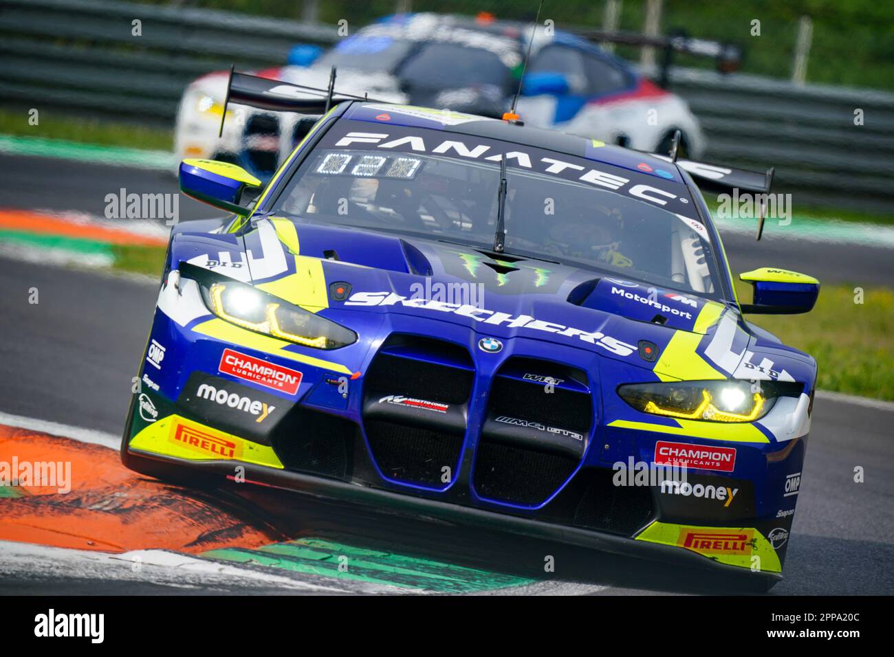 Monza, Italien. 23. April 2023. Das #46 Team WRT BMW M4 GT3 von Valentino ROSSI, Maxime MARTIN und Augusto FARFUS (pro) während der Fanatec GT World Challenge Europe auf der Autodromo di Monza am 22. April 2023 in Monza, Italien. Kredit: Luca Rossini/E-Mage/Alamy Live News Stockfoto