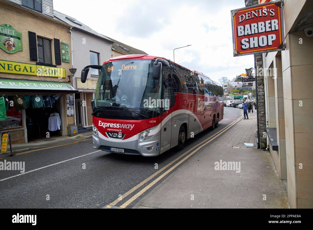 Bus eireann Expressway-Bus nach derry im donegal Stadtbezirk donegal republik irland Stockfoto