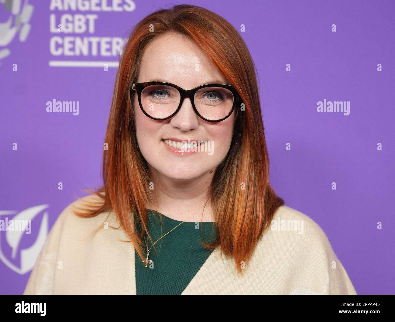 Lindsey Horvath trifft am Samstag, den 22. April 2023, auf der LGBT Center Gala in Los Angeles im Fairmont Century Plaza in Los Angeles, Kalifornien, ein. (Foto: Sthanlee B. Mirador/Sipa USA) Stockfoto