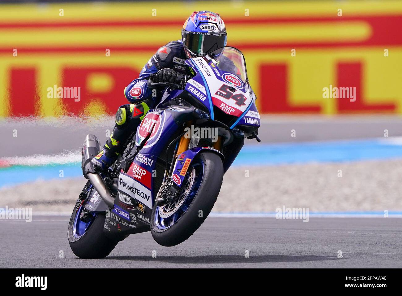 Assen, Niederlande. 23. April 2023. ASSEN, NIEDERLANDE - APRIL 23: Toprak Razgatlioglu aus der Türkei und Pata Yamaha Prometeon WorldSBK nehmen während des WorldSBK-Rennens 2 während der FIM Superbike World Championship Pirelli Dutch Round am 23. April 2023 in Assen, Niederlande (Foto von Andre Weening/Orange Pictures) Teil. Guthaben: Orange Pics BV/Alamy Live News Stockfoto