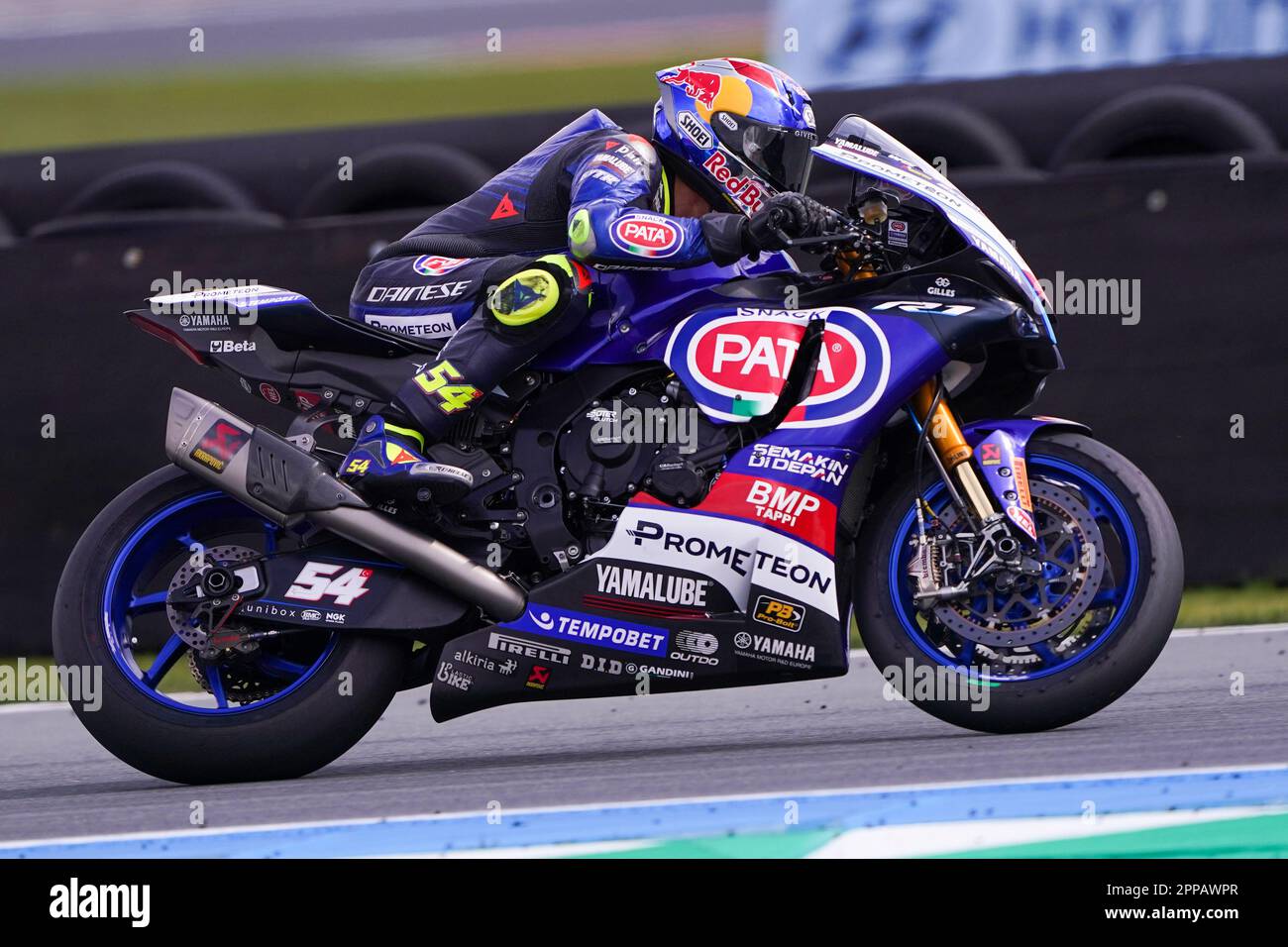 Assen, Niederlande. 23. April 2023. ASSEN, NIEDERLANDE - APRIL 23: Toprak Razgatlioglu aus der Türkei und Pata Yamaha Prometeon WorldSBK nehmen während des WorldSBK-Rennens 2 während der FIM Superbike World Championship Pirelli Dutch Round am 23. April 2023 in Assen, Niederlande (Foto von Andre Weening/Orange Pictures) Teil. Guthaben: Orange Pics BV/Alamy Live News Stockfoto