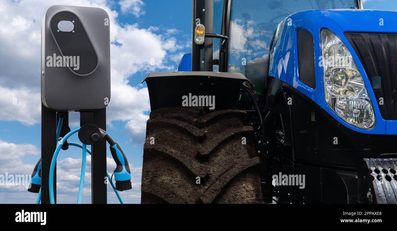 Ladestation für Elektrofahrzeuge auf Traktorhintergrund. Konzept. Hochwertiges Foto Stockfoto