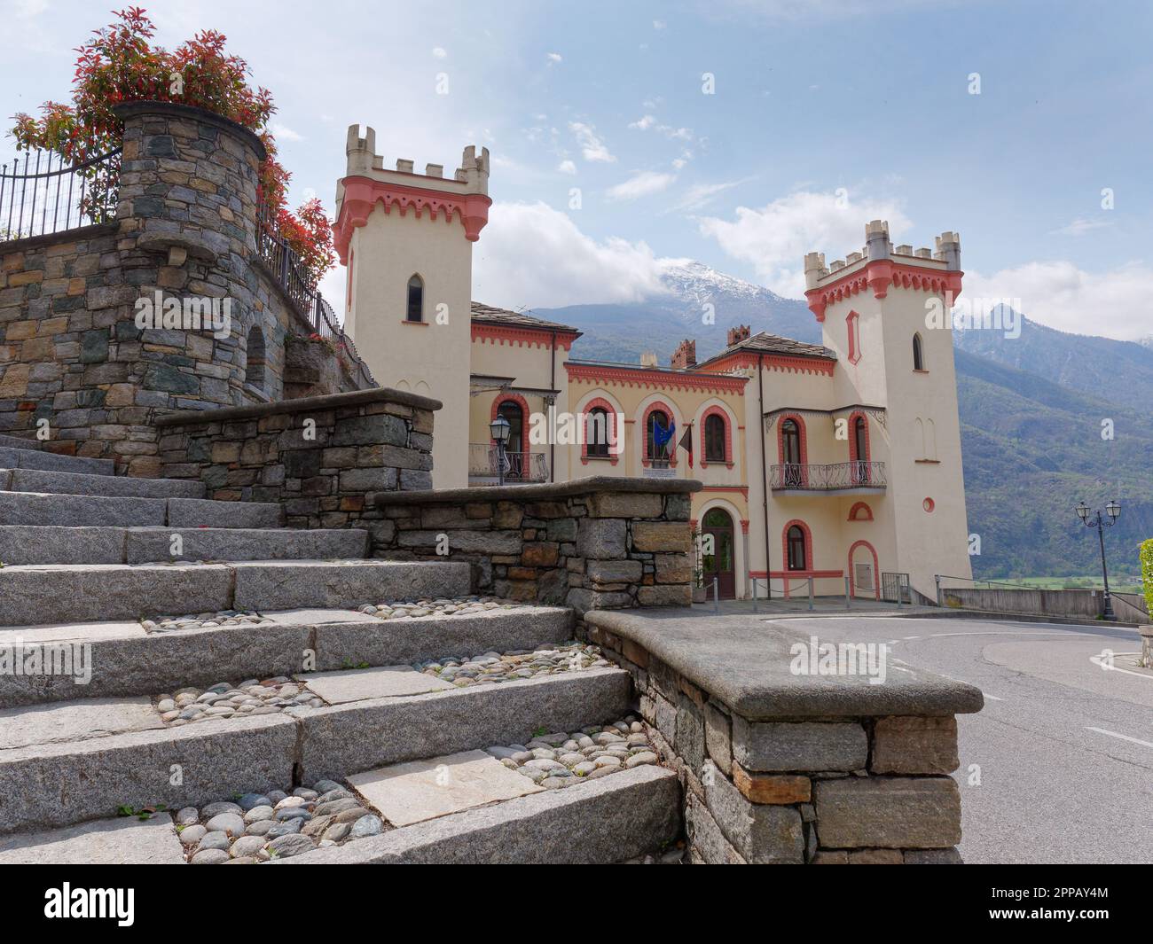 Schloss Baraing aus dem 19. Jahrhundert in der Stadt Pont-Saint-Martin, Aosta Valley, NW Italien Stockfoto