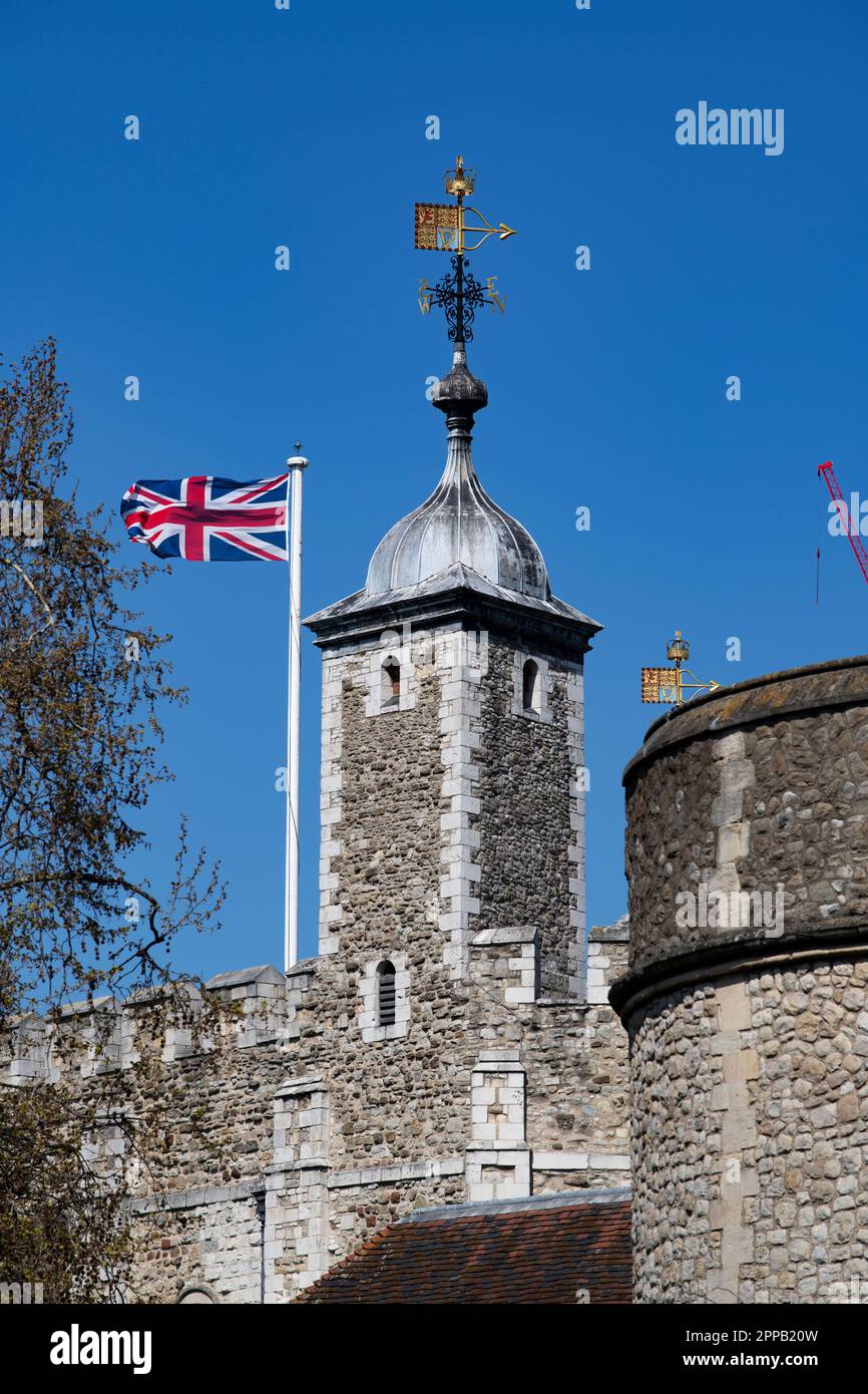 London Tower of London Frühling 2023 der Tower of London, offiziell der Königspalast seiner Majestät und die Festung des Tower of London, ist ein historisches castl Stockfoto