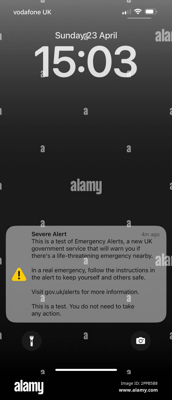 Vereinigtes Königreich. 23. April 2023 Das UK Emergency Alert System wird landesweit für die erste Zeit in der Geschichte getestet. Der Alarm wird neben einem lauten Alarm und Vibrationen an jedes Mobiltelefon im Land gesendet. Kredit: Benjamin Wareing/Alamy Live News Stockfoto