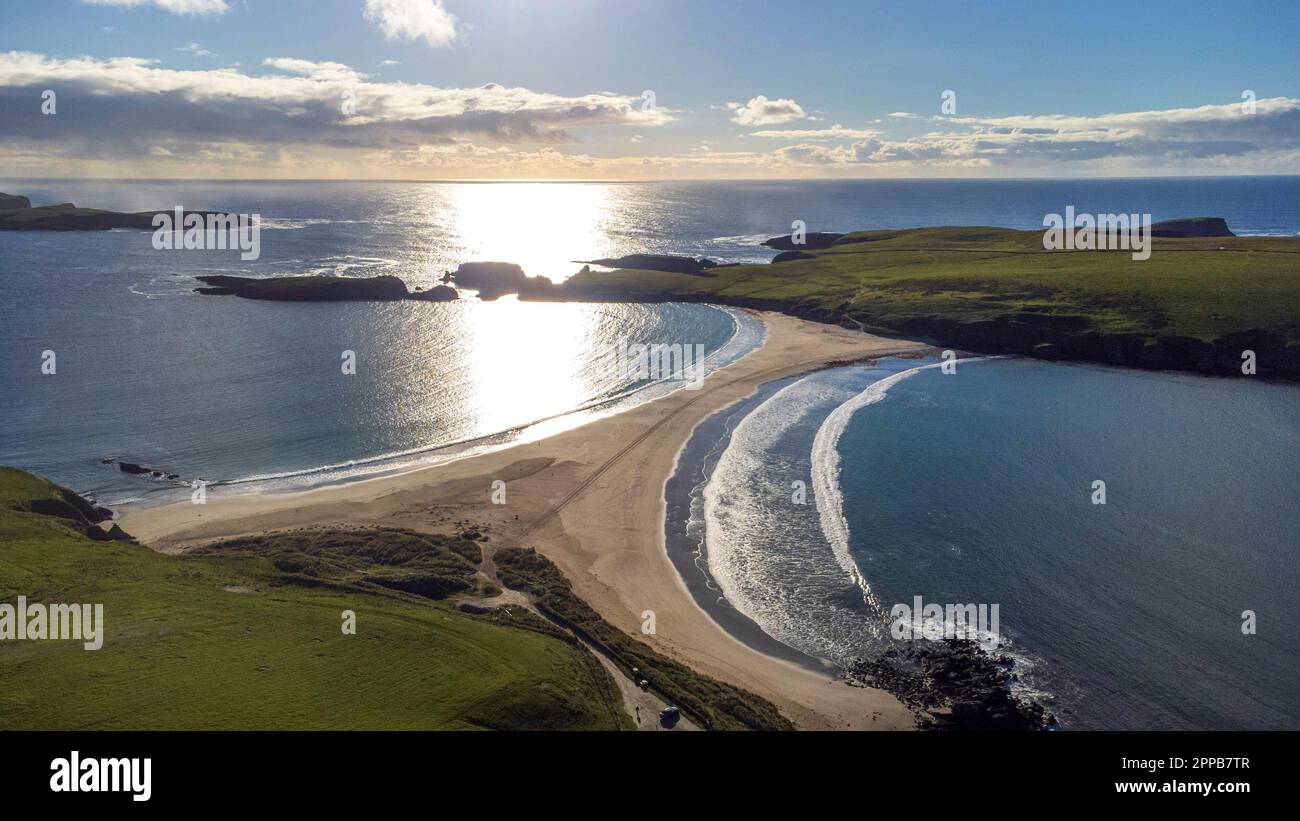 St. Ninians Beach Shetland Islands an einem sonnigen bedeckten Tag Stockfoto