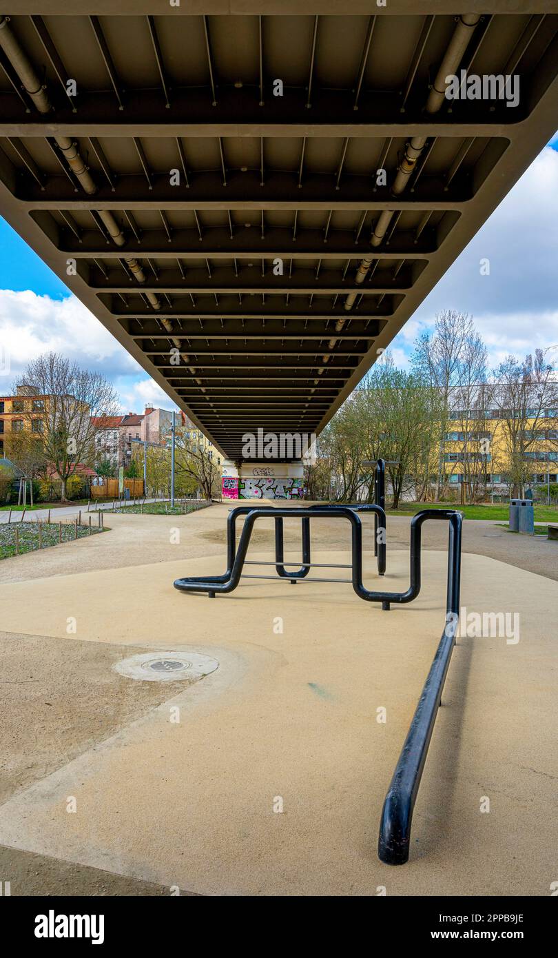 Calisthenics Facility In Gleisdreieck Park, Tiergarten, Mitte, Berlin, Deutschland Stockfoto