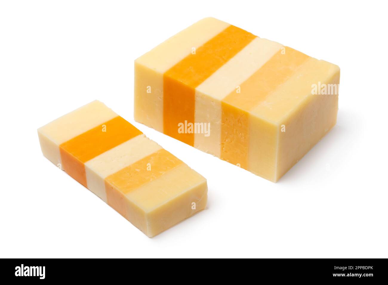 English Classic Five, Cheddar-Käse und ein Stück isoliert auf weißem Hintergrund Nahaufnahme Stockfoto