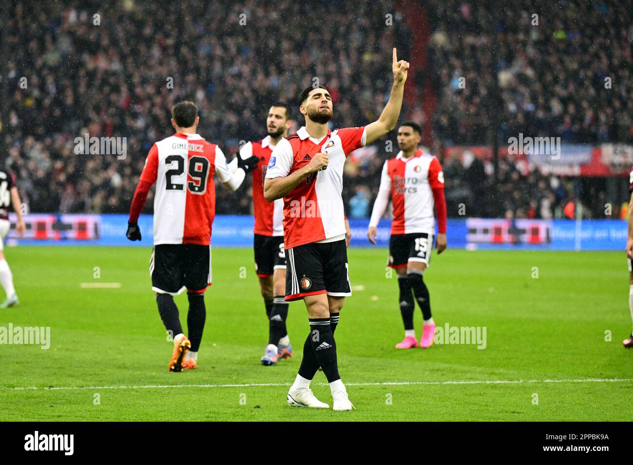 ROTTERDAM - Alireza Jahanbaksh von Feyenoord feiert am 23. April 2023 im Feyenoord Stadion de Kuip in Rotterdam die 3-0. Weltmeisterschaft zwischen Feyenoord und dem FC Utrecht. ANP OLAF KRAAK Stockfoto