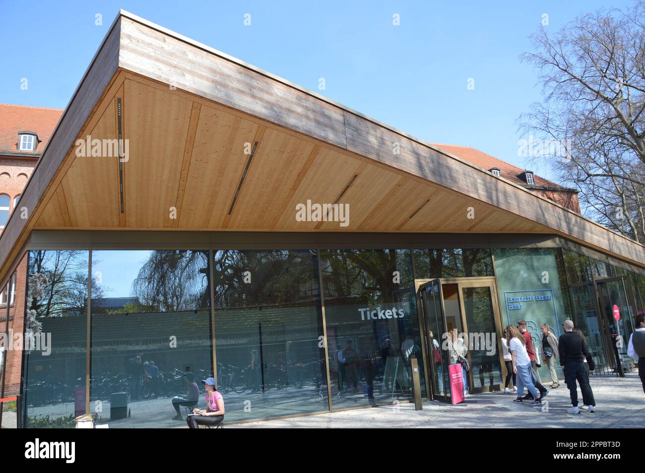 Berlin, Deutschland - 22. April 2023 - das neue Eingangsgebäude des Berliner Botanischen Gartens. (Foto: Markku Rainer Peltonen) Stockfoto