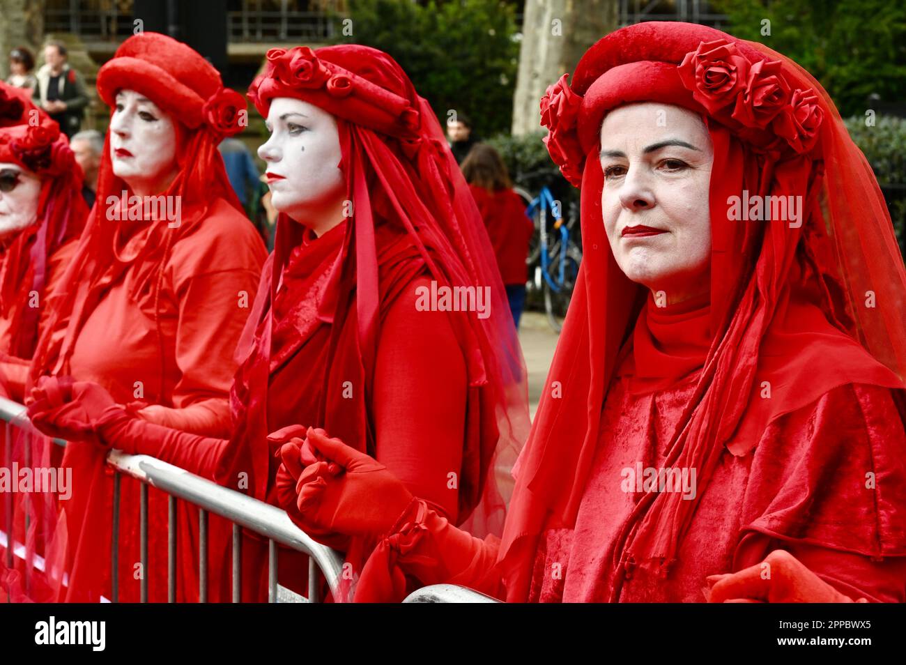 Rote Rebellen, Extinction Rebellion Klima Protest, Earth Day, Houses of Parliament, Westminster, London, UK Stockfoto