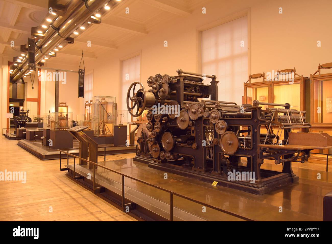 Antiquitäten-Litho-Druckerpresse im Musee des Arts EET Metiers, Paris, Frankreich Stockfoto