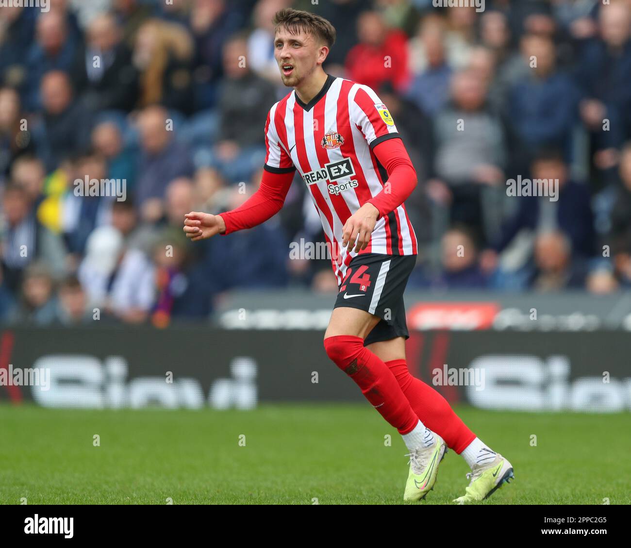 West Bromwich, Großbritannien. 23. April 2023. Dan Neil #24 of Sunderland während des Sky Bet Championship-Spiels West Bromwich Albion vs Sunderland at the Hawthorns, West Bromwich, Großbritannien, 23. April 2023 (Foto von Gareth Evans/News Images) in West Bromwich, Großbritannien, am 4./23. April 2023. (Foto: Gareth Evans/News Images/Sipa USA) Guthaben: SIPA USA/Alamy Live News Stockfoto